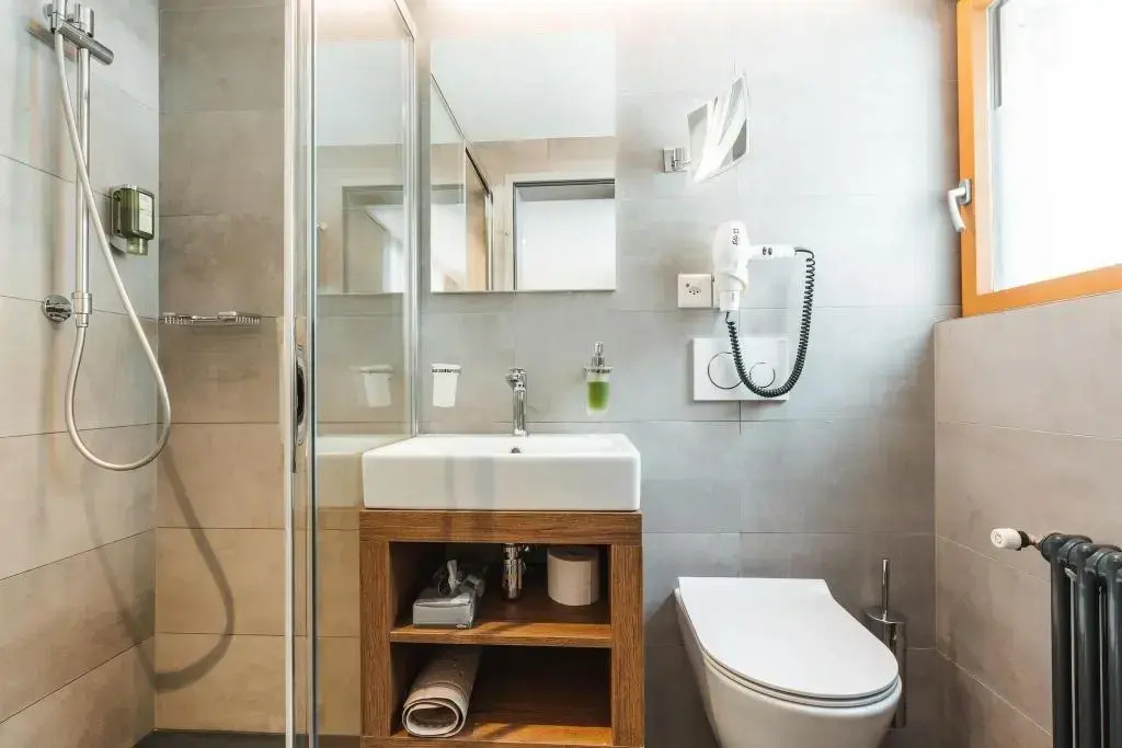 Matterhorn Inn - Wellness & Dining - at Zermatt Shuttle Station