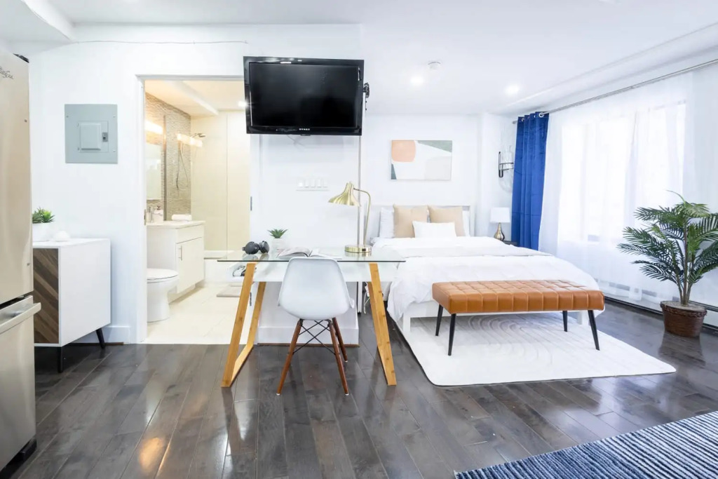 809-5b Luxury Studio With a Private Balcony