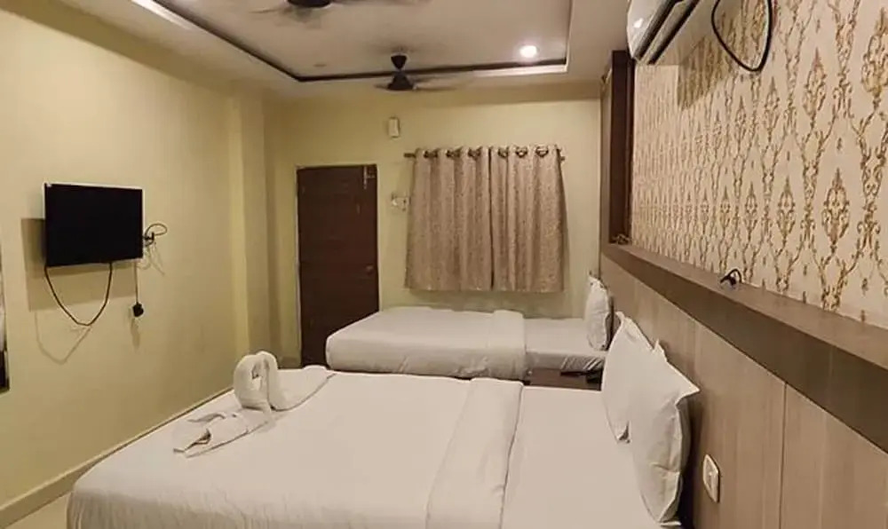 Fabhotel Rainbow Palace