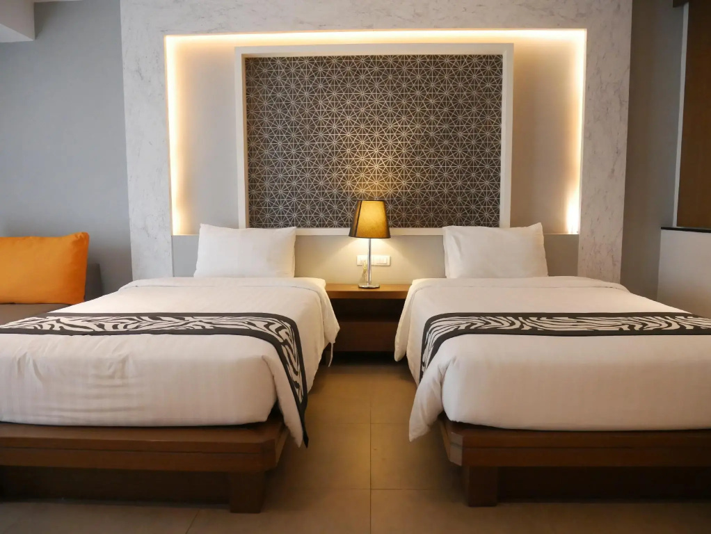 Season Five Hotel