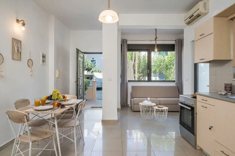 Athina's Flat on the sea