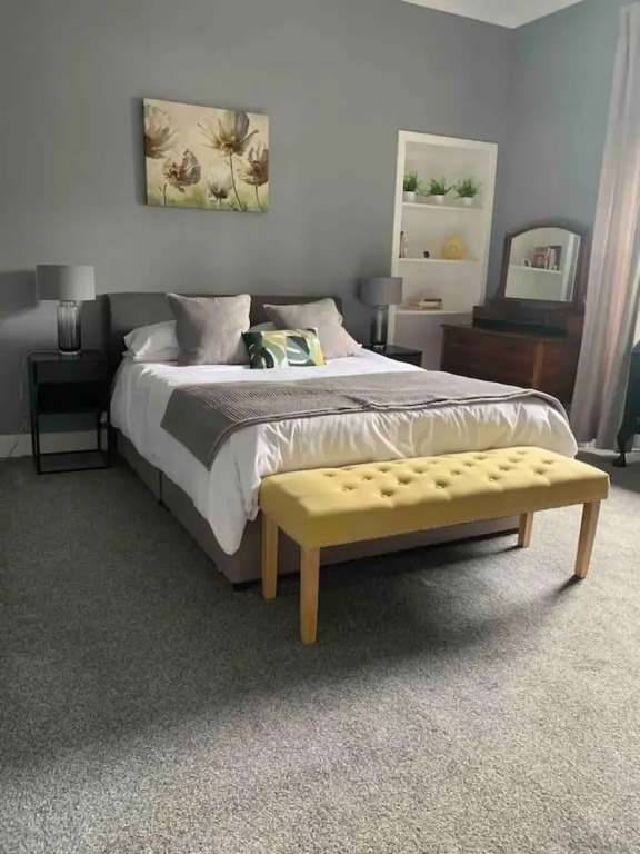 Beautiful 2-bed Study or Visit Flat