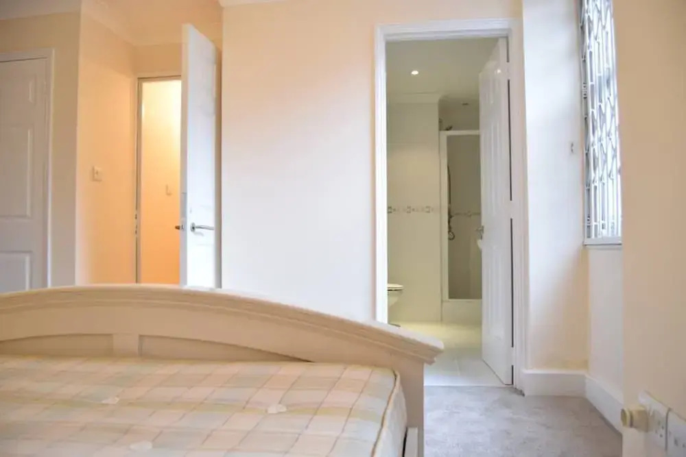 3 Bedroom Bayswater Flat