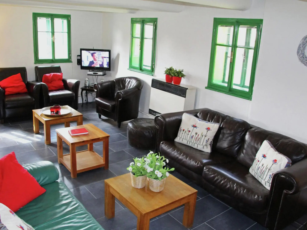 Authentic Holiday Home with Garden near Trutnov