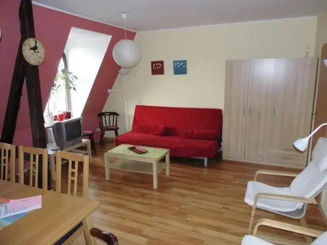 Sehr-schoene-4-Raum-Maisonette-Fewo-mit-100qm-zentral-preiswert-T9