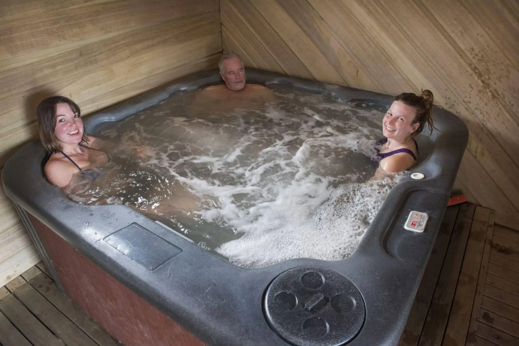 Adventure Lodge and Motels and Tongariro Crossing Track Transport