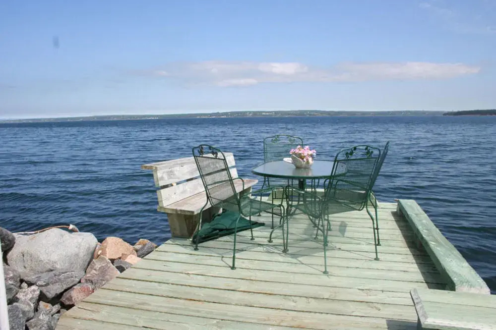 A Boat to Sea Bed & Breakfast