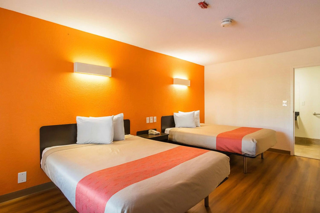 Motel 6-Savannah, GA - Midtown