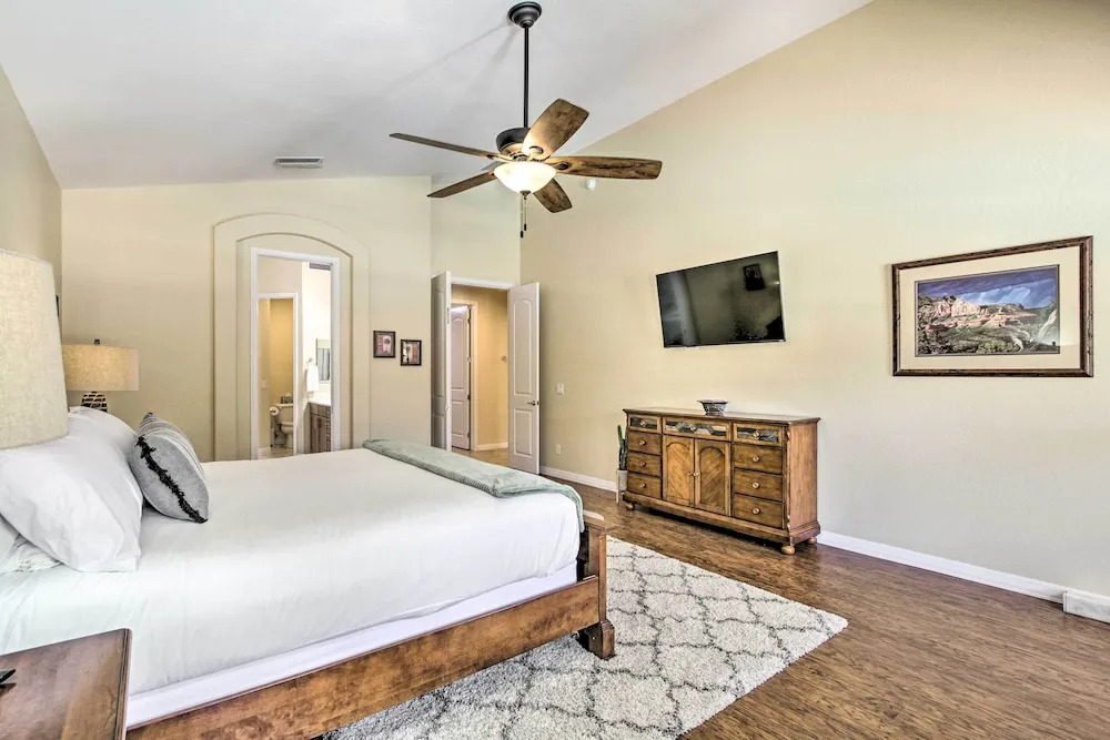 Snowbird Haven w/ Pool! 11 Mi to Dtwn Phoenix
