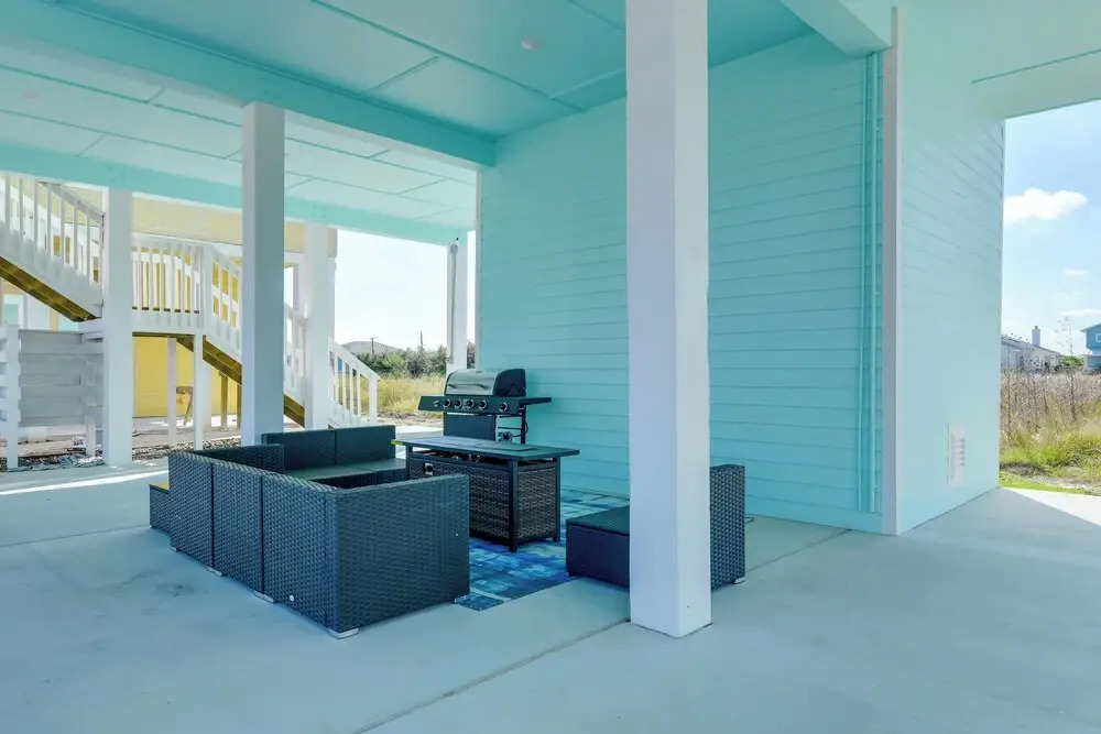 Community Pool Access & Bay View: Rockport Home!