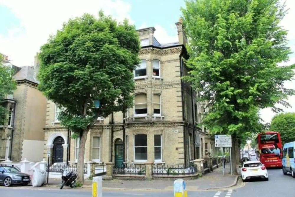 Stunning Flat Near the Beach & Trains