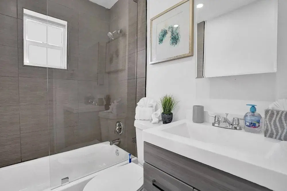 Newly Renovated 3BR Home with Hot tub