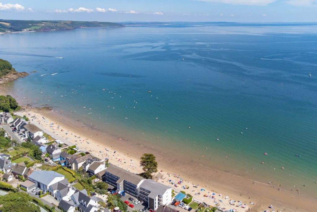 Swn Y Tonnau - Sea Front Apartment Spectacular Sea Views Parking Direct Beach Access
