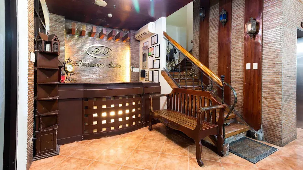 RedDoorz near SM San Lazaro Manila