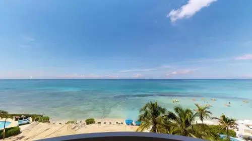 Beachfront 3Br Skyyard Ocean Views, Pool, Tv