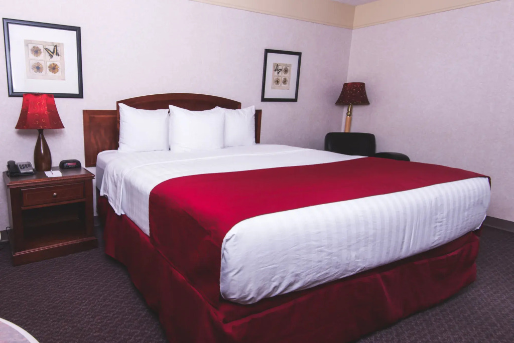 Paradise Inn & Conference Centre