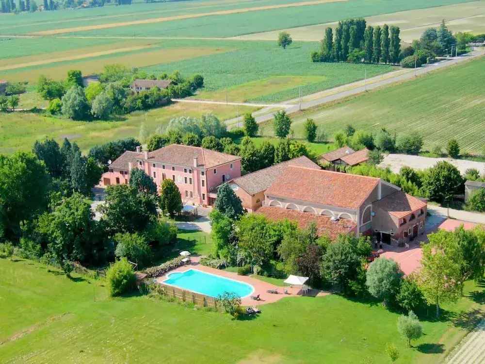 Countryside Bliss With Pool & Tennis