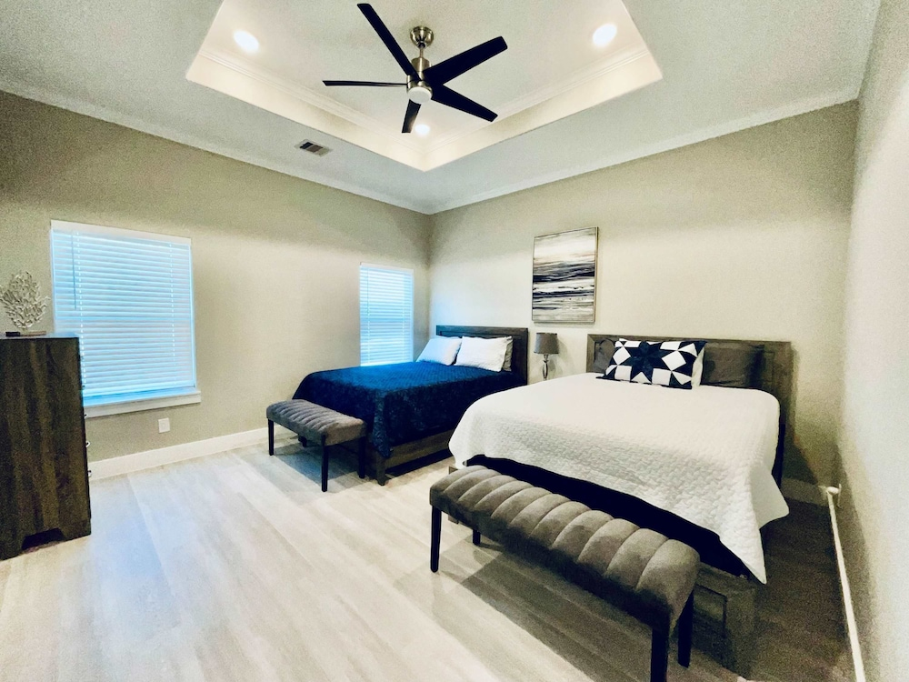 Kemah Marina  Home for 8