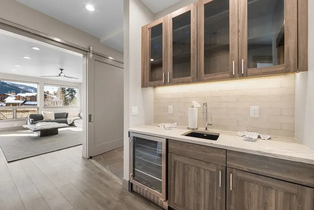 200 Caravelle Drive