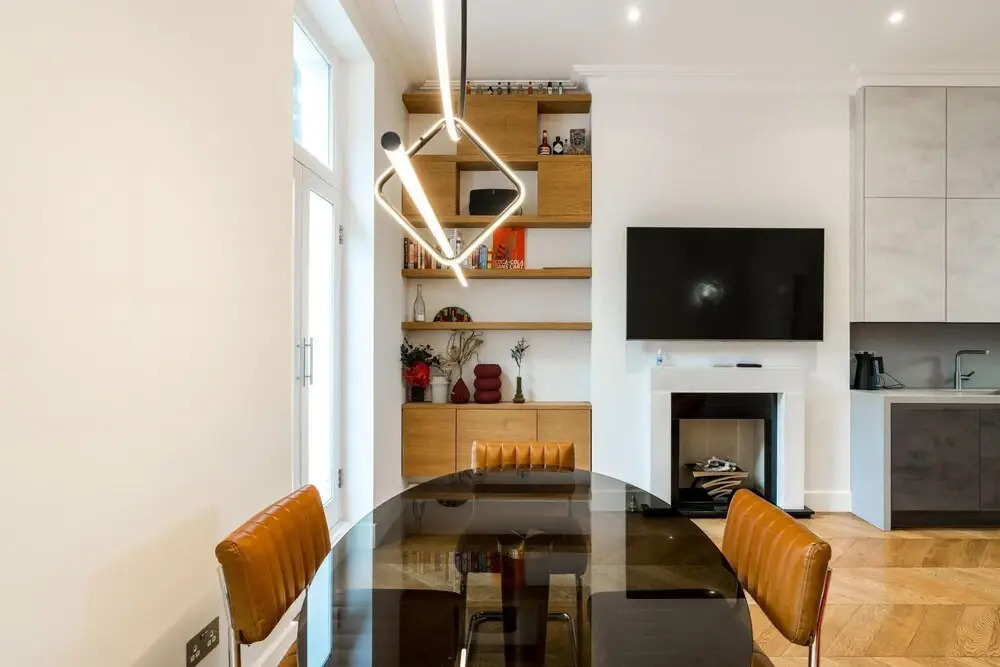 Luxury 2BD Apartment in Holland Park
