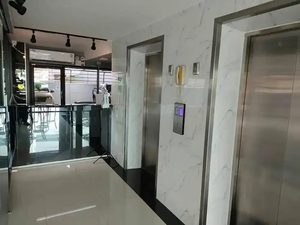 At 81 Hotel