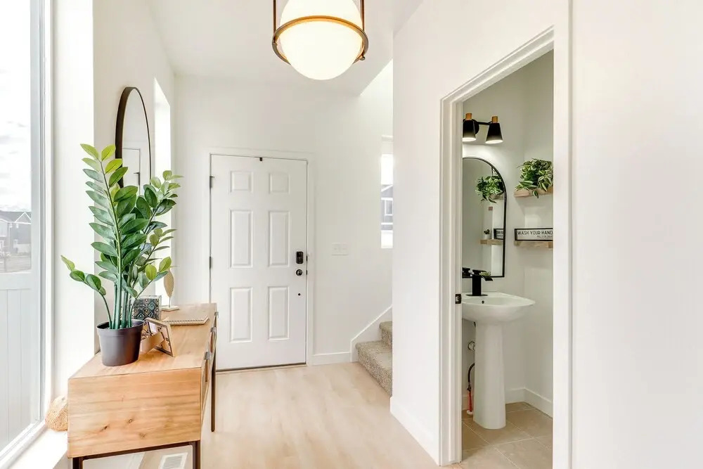 4 Mi to Zions Bank Stadium: Sleek Herriman Retreat