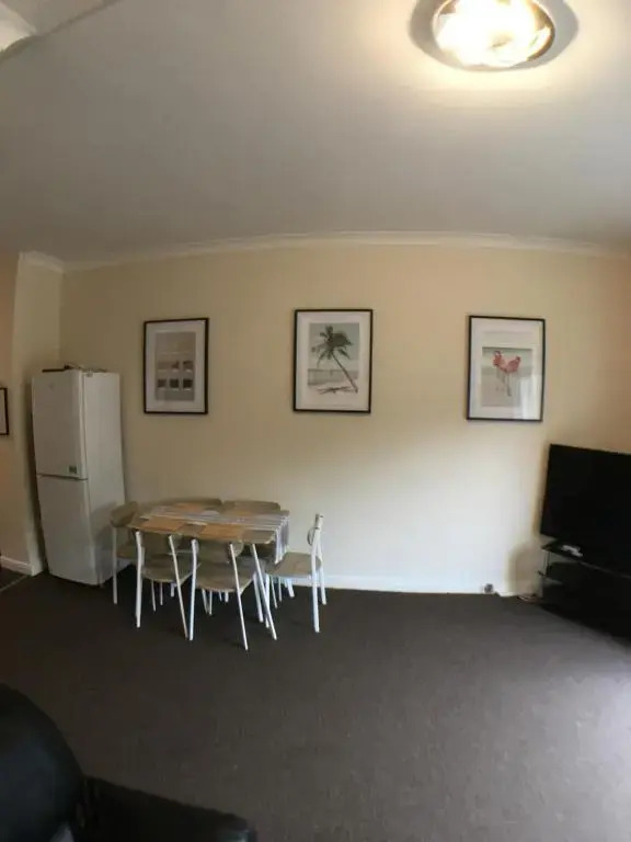 4 Bedrooms, 3 Bathrooms, Comfy beds, 5 Netflix TVs & VAN PARKING