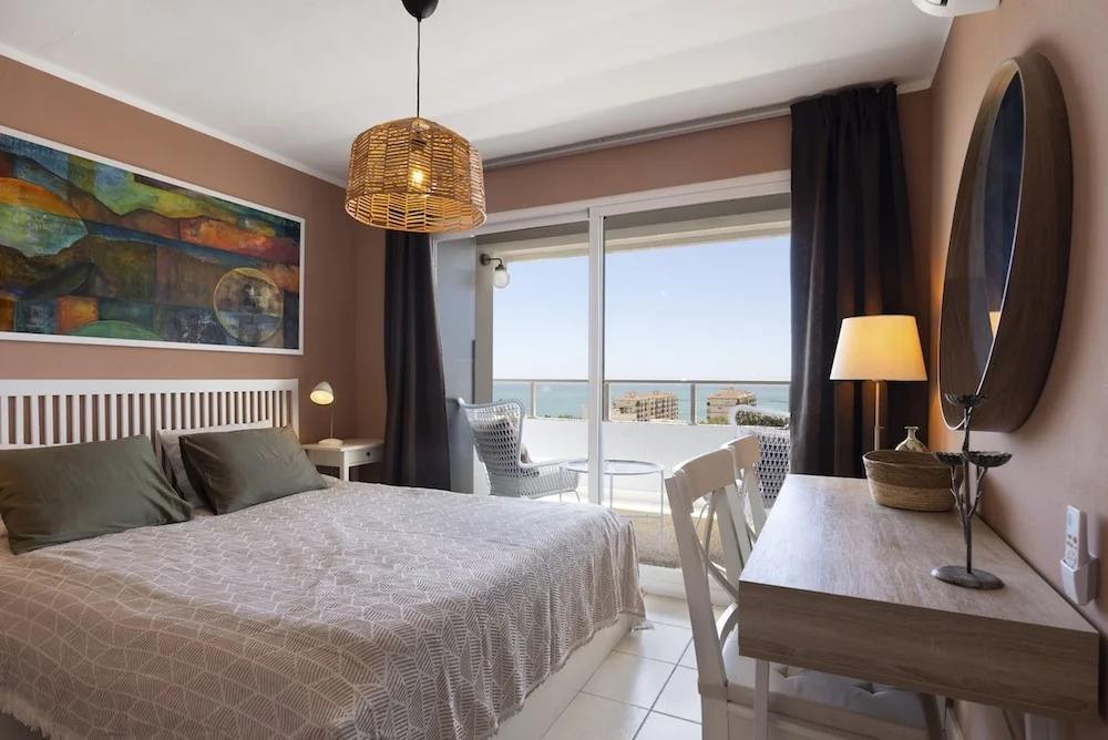 Central Apartment With Seaview Terrace and Pool