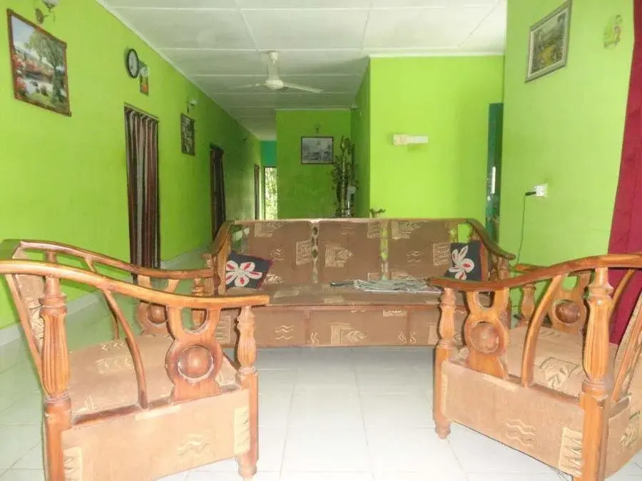 Deshani Holiday Inn