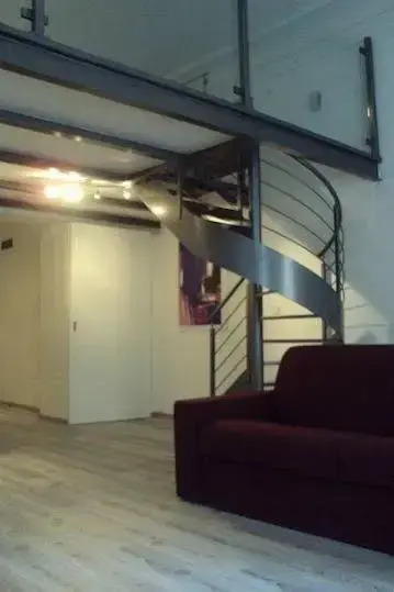 Apartment - The Modern Flat