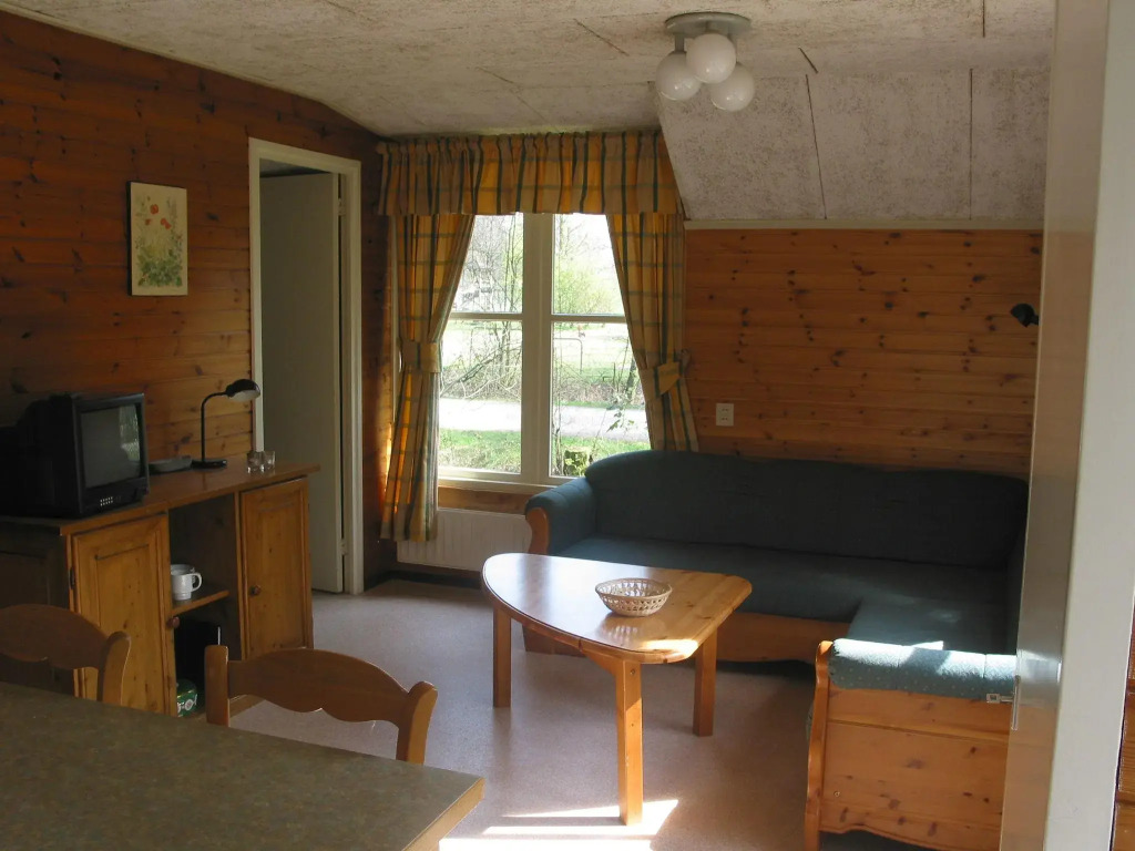 Well furnished bungalow, surrounded by nature