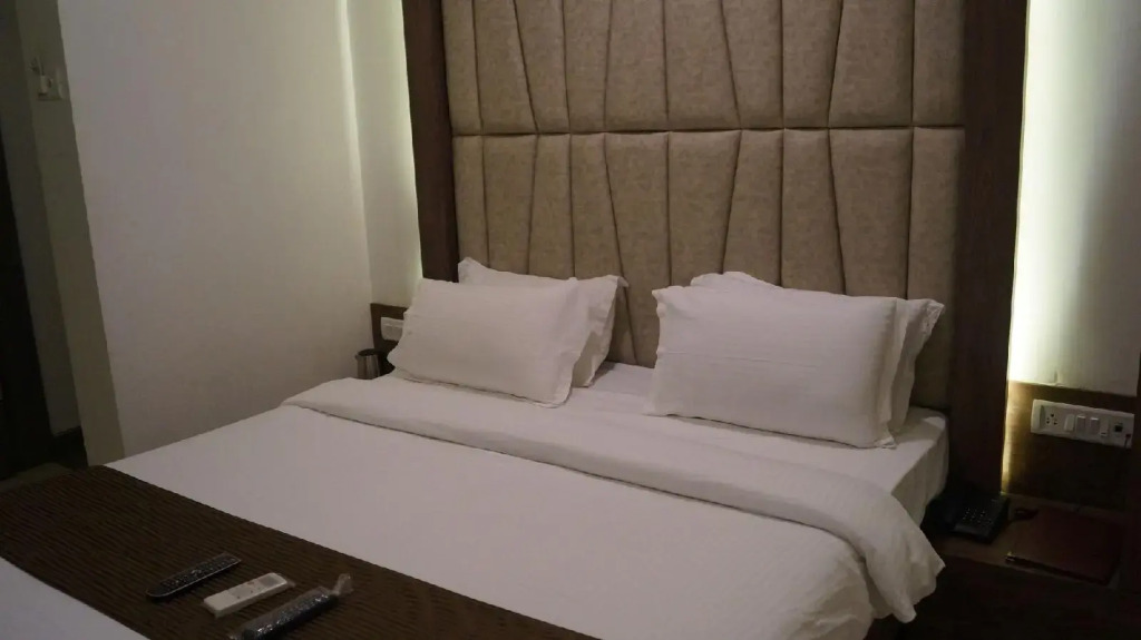 OYO 13468 Hotel Jai Malhar Residency