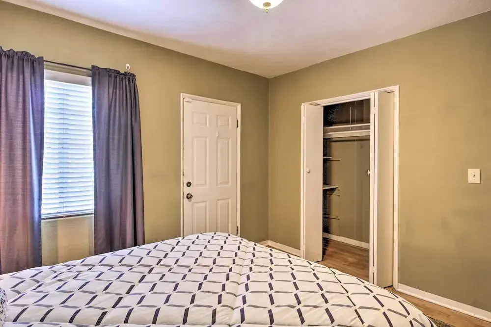 Tranquil Tucson Home w/ Yard - Walk to U of A