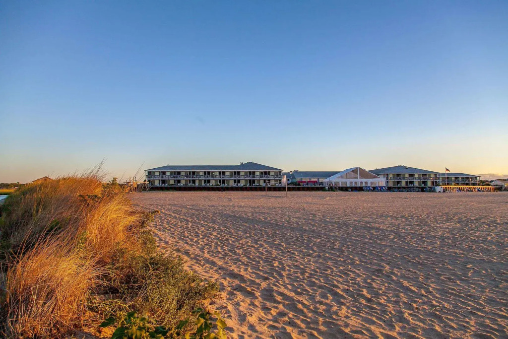 Red Jacket Beach Resort