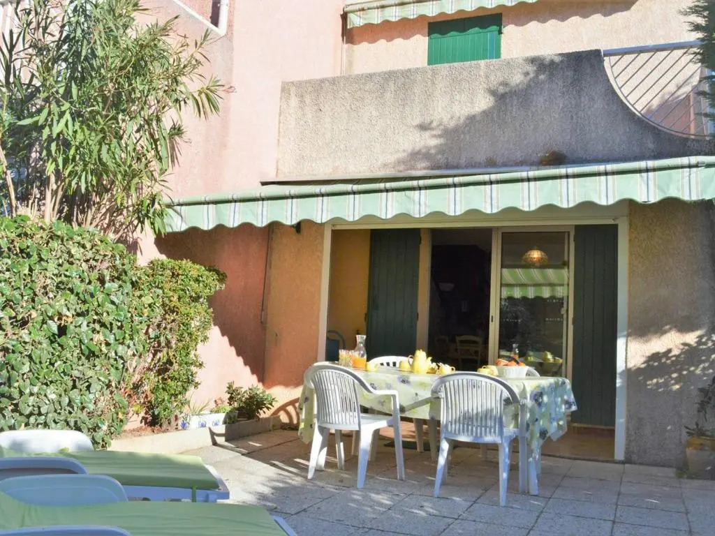 Maison Le Lavandou, 3 pièces, 6 personnes - FR-1-251-20