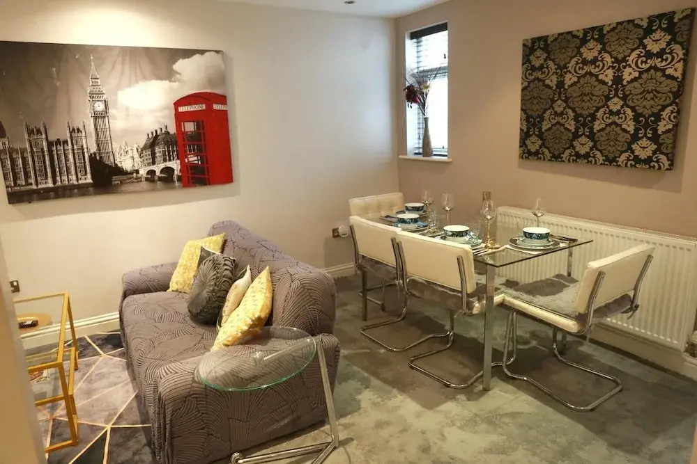 This is a two Bedroom Apartment Right in the Centre of Birmingham new Street