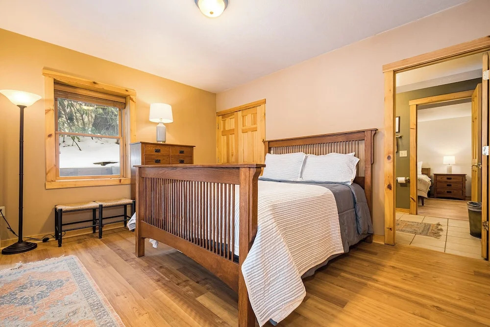 Grand Chestnut Lodge