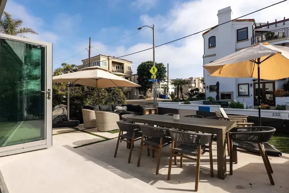 Your Coastal Getaway in Manhattan Beach Awaits