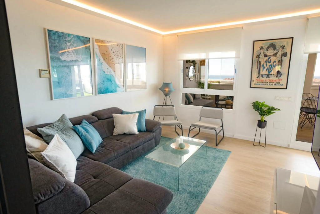Beautiful apartment with 2 terraces, Pool & Beach