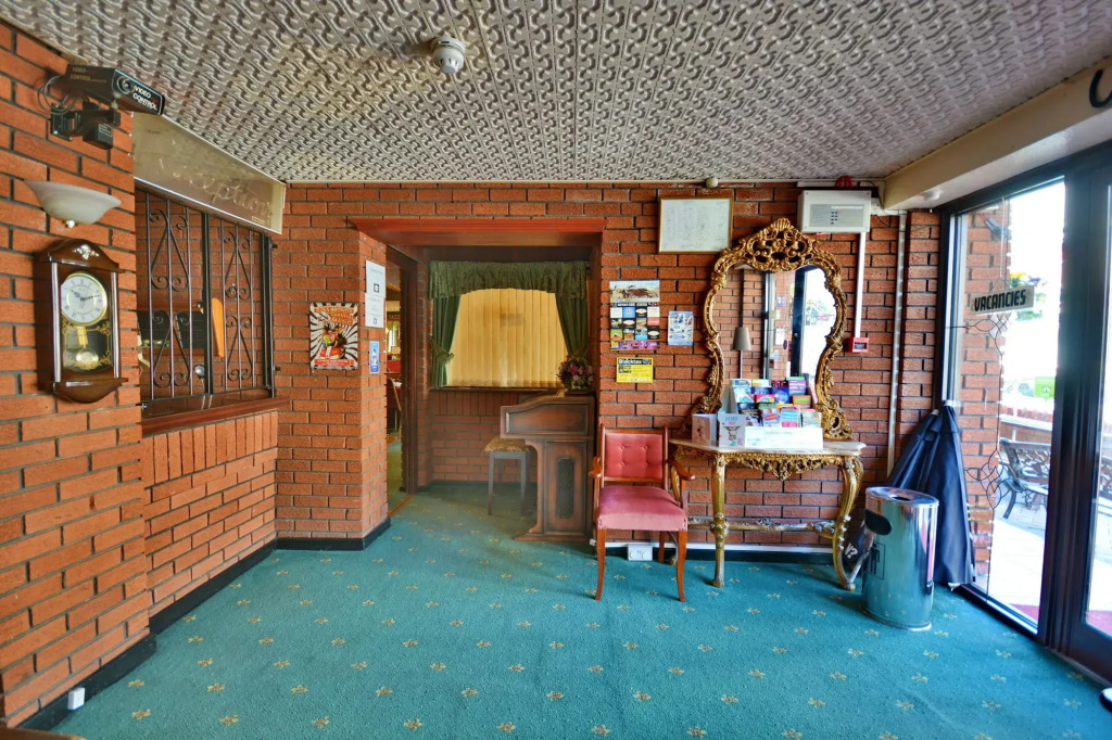 Royal Oakwell Hotel