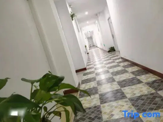 Yiju Hotel (Fuchunjiang Road)