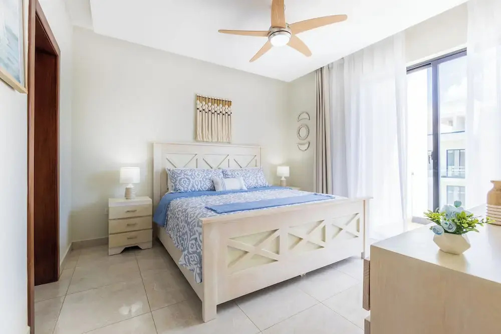 Stylish 1BR Apartment – Pool Access, Close to Beach