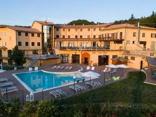 Falcon Hotel