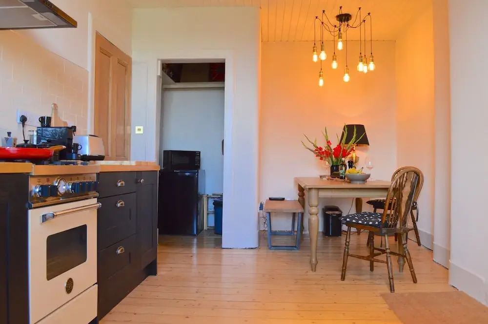 2 Bedroom Flat With Views of Holyrood