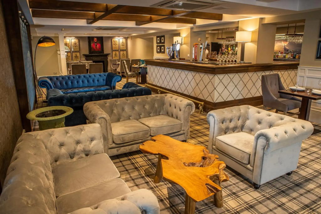 Crowwood Hotel and Alba Restaurant