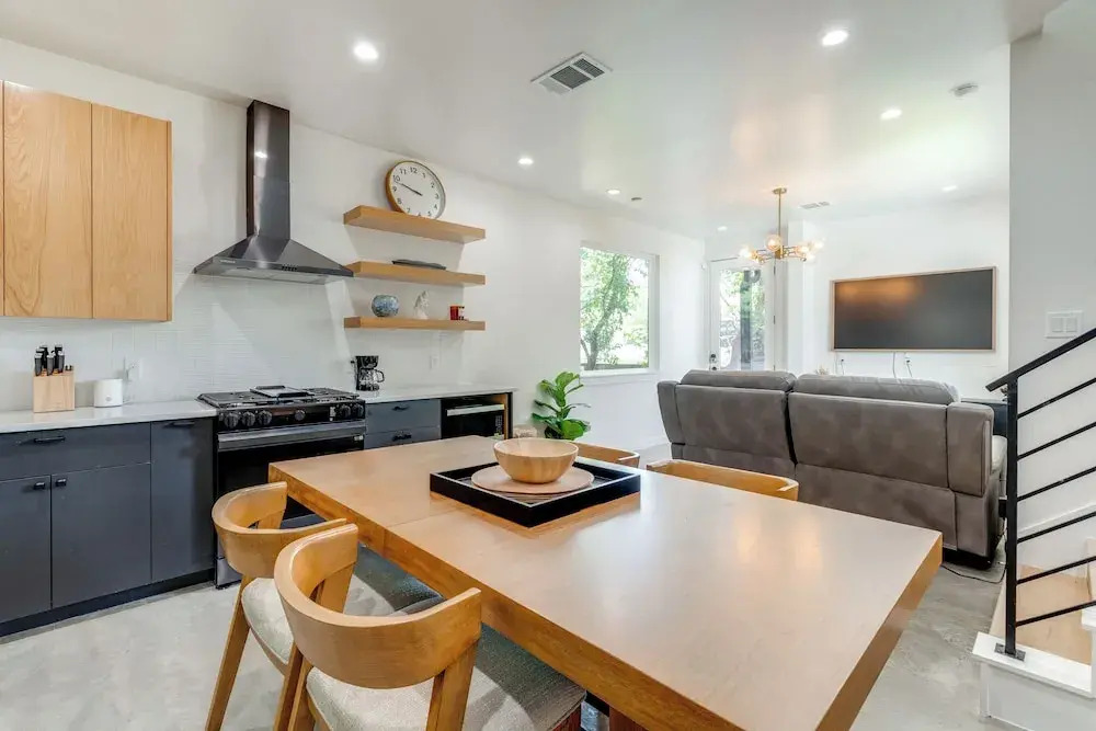 Near Restaurants & Parks: Home 3 Mi to Dtwn Austin
