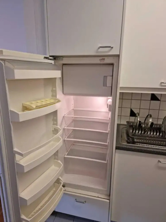 Entire Flat Close to Airport, Train, Center for 7