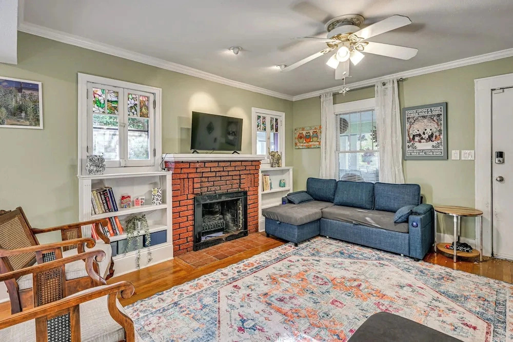 4 Mi to Dtwn! Tranquil Tampa Getaway w/ 2 Decks