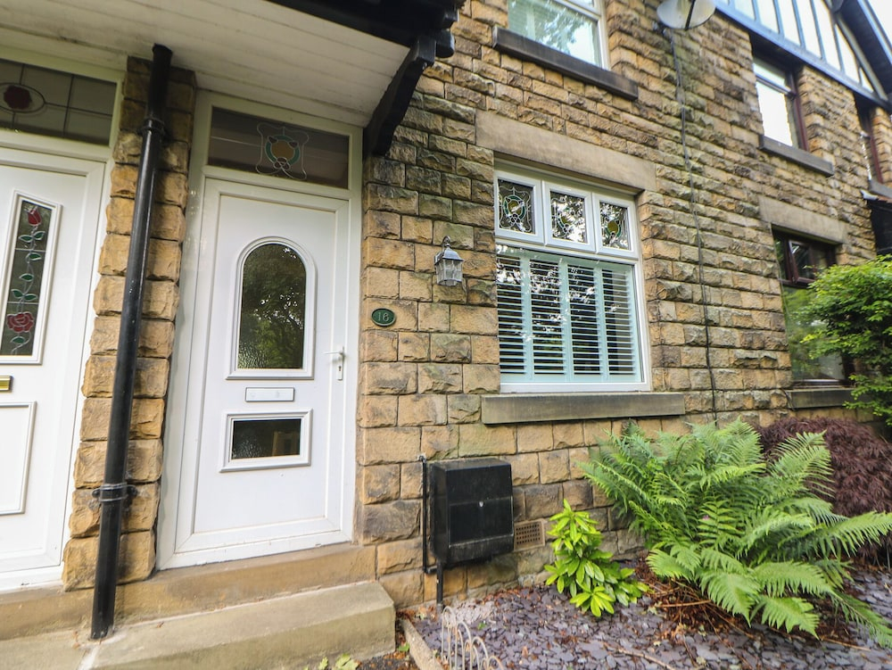 16 Oak Bank