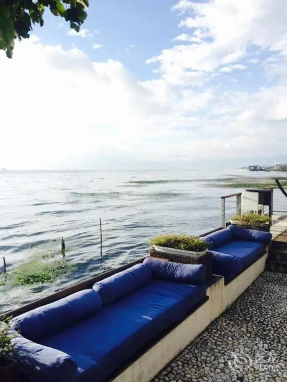 Dali Encounter Hotel